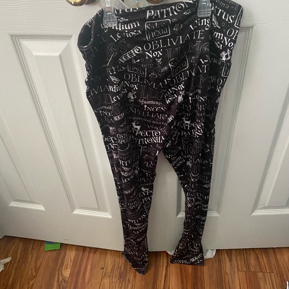 The wizarding world spell leggings- black -NWT spells over front and back- XL - Picture 1 of 5